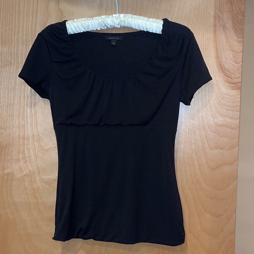 Semantiks black scoop neck top S